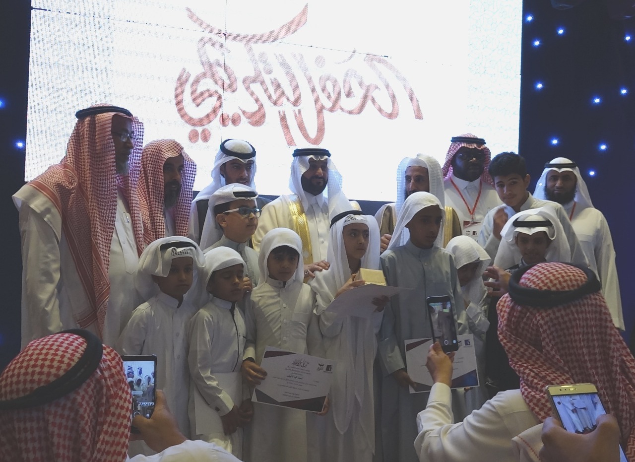 تكريم طلاب حلقات النور النموذجية لتحفيظ القرآن